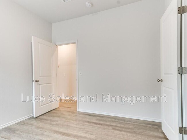 Building Photo - 3801 Franks Wy