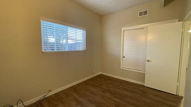 Building Photo - 1213 Otis Dr