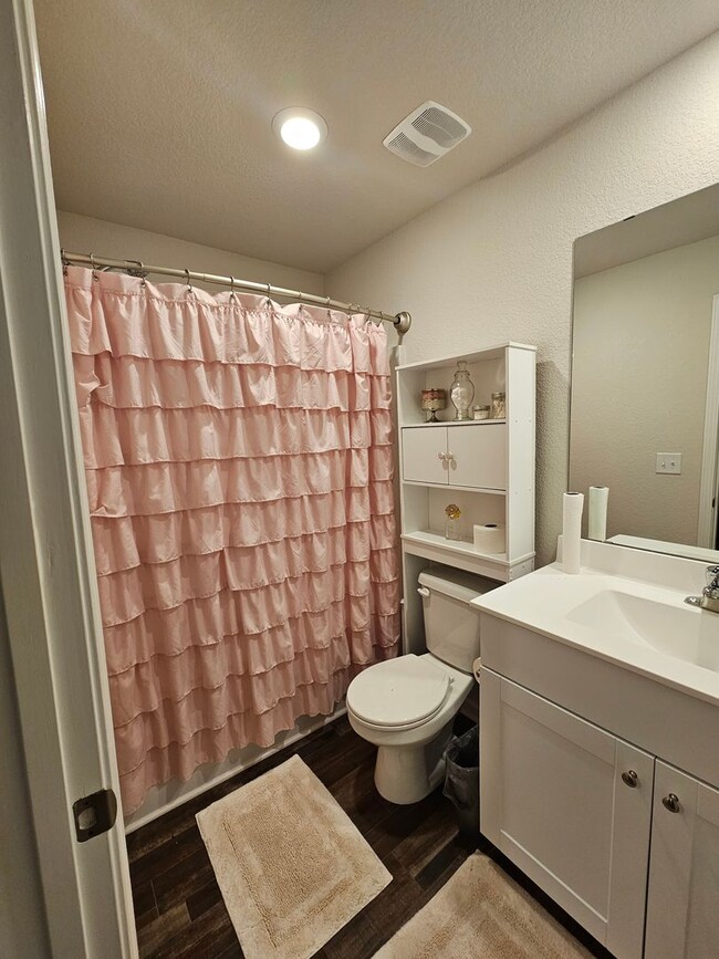 Building Photo - NEW LISTING!!!!!