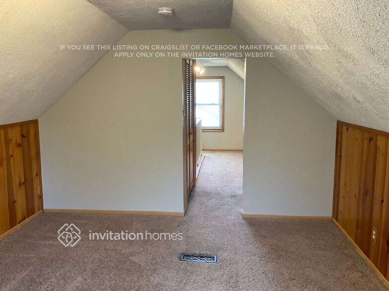 Building Photo - 2713 W 71st 1/2 St