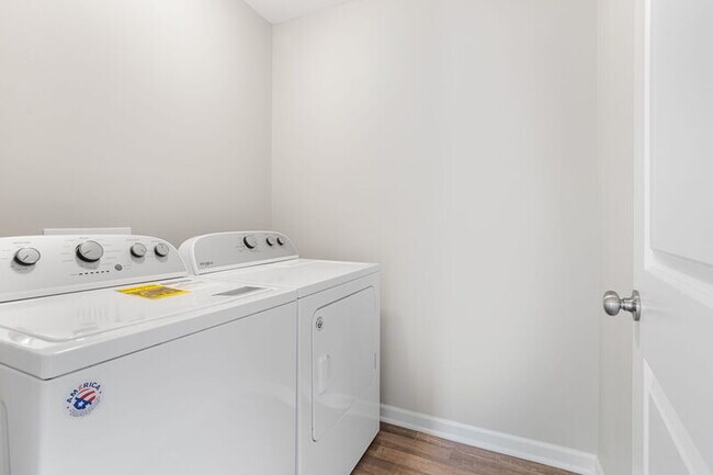 Building Photo - 8684 E Park Ridge Cir