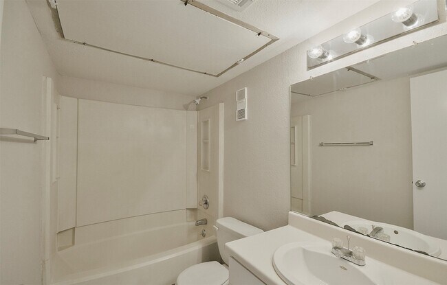 Building Photo - 12905 Woodforest Blvd