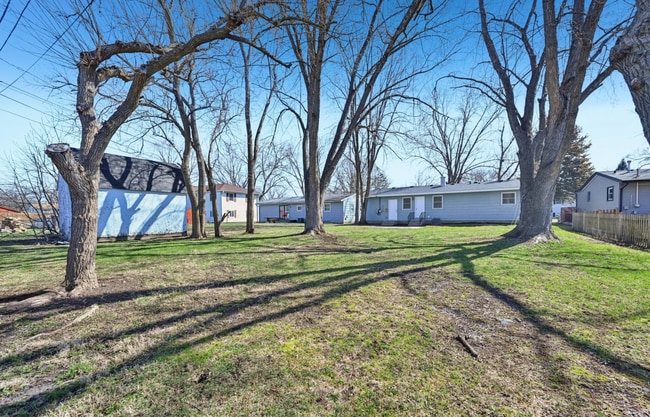 Building Photo - 1713 Rogers Ave