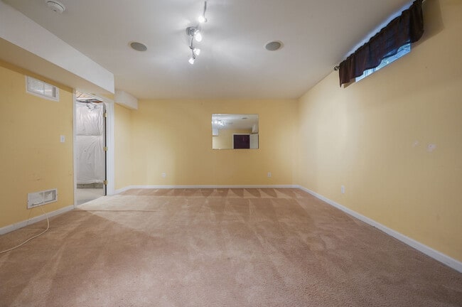 Building Photo - 438 Lorraine Dr