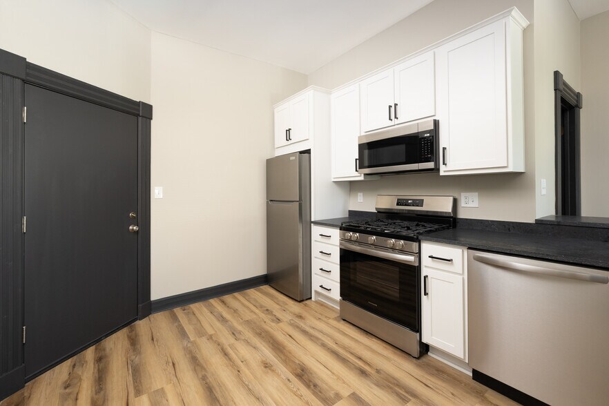 Building Photo - 2226 S Kinnickinnic Ave