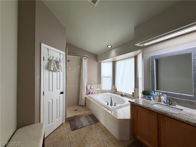 Building Photo - 2724 Monrovia Dr