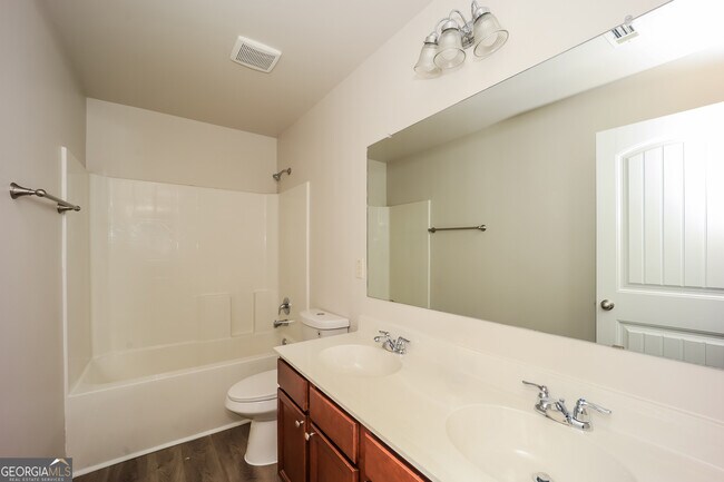 Building Photo - 561 Greyhound Ct