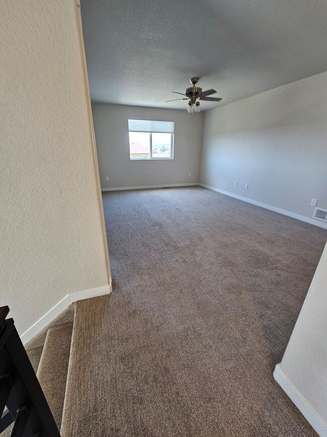 Building Photo - $3600 | 5BR/4BA | Beautiful Dog Friendly H...