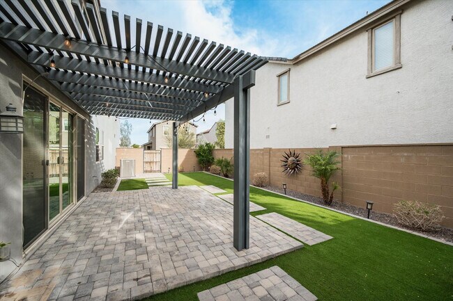 Building Photo - 25822 N 20th Ln