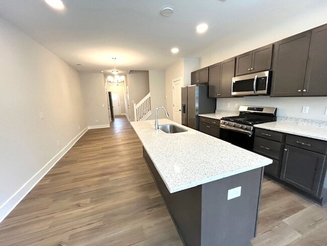 Building Photo - ~~ Charming Townhome w/Bonus Room in Meban...