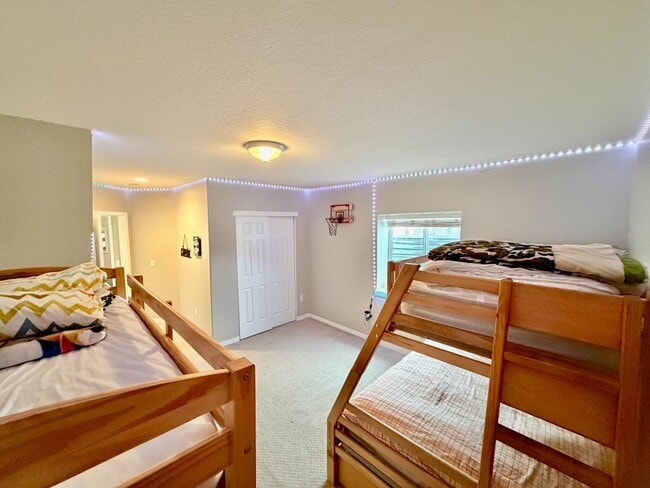 Building Photo - 104 Deer Trail Dr