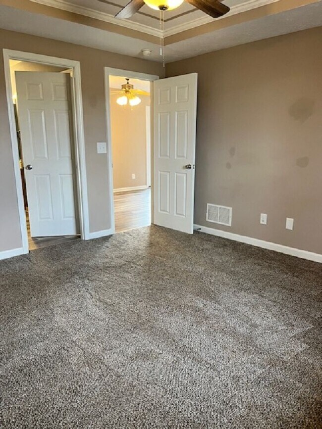 Building Photo - 156 Madison Rae Blvd