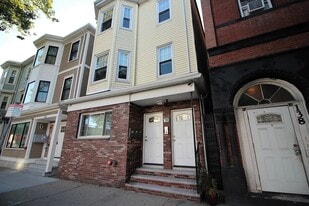Building Photo - 136 Chelsea St