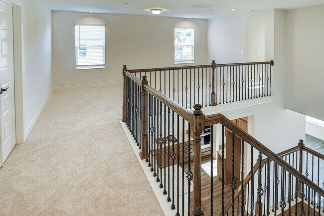 Building Photo - 5032 Ozment Dr