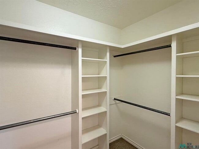 Building Photo - 1347 Oakwood Cir