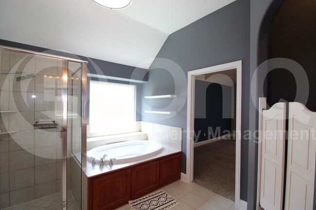 Building Photo - 2517 Flowing Springs Dr