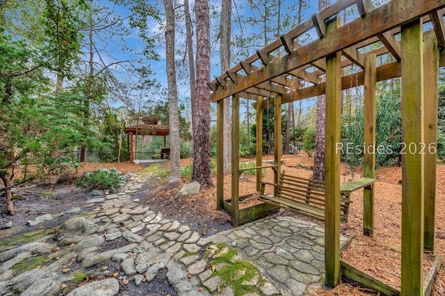 Building Photo - 11 Tillinghast Cir