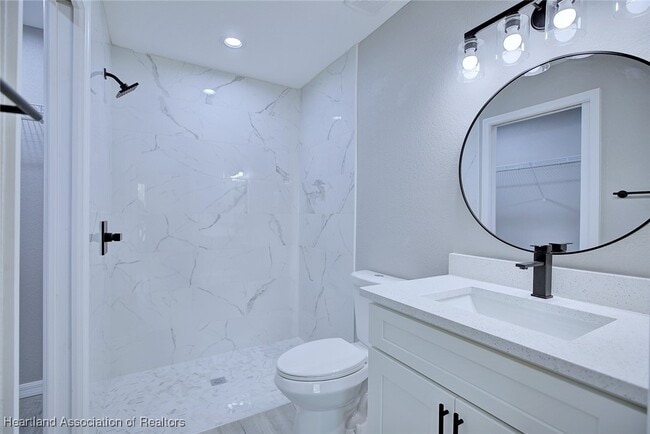 Building Photo - 293 Lincoln Rd NE