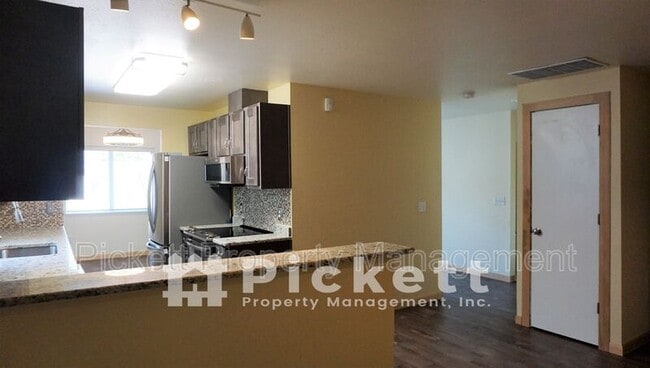 Building Photo - 1307 NW Slate Ln