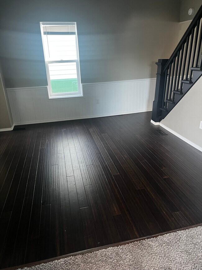 Building Photo - 313 Victoria Ave