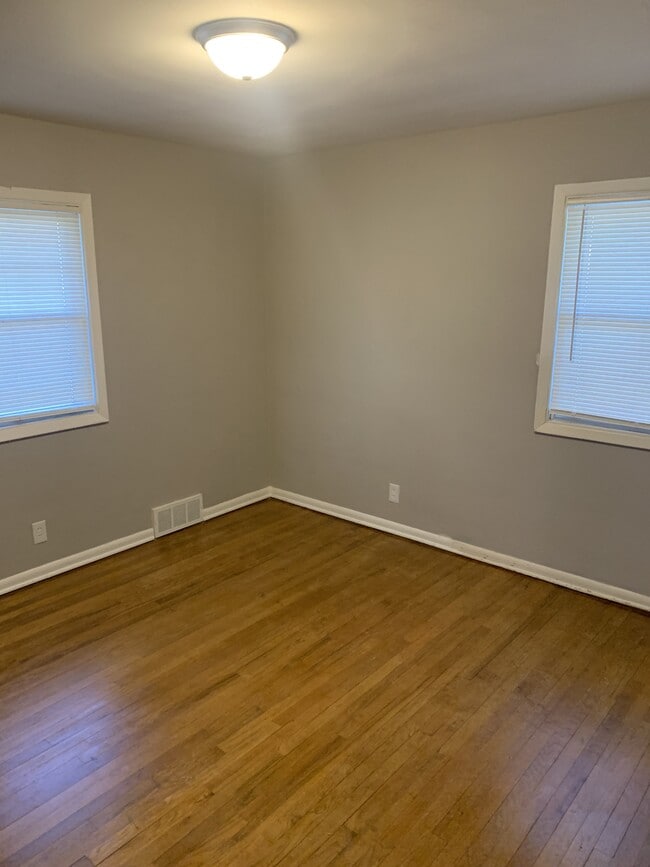 Building Photo - 5623 Sprague St