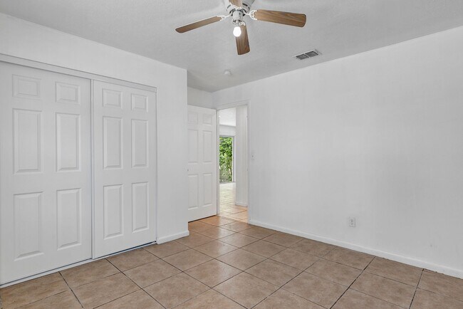 Building Photo - Freshly Updated 2-Bedroom Home with Stainless Steel Appliances & Private Patio – Ocala, FL