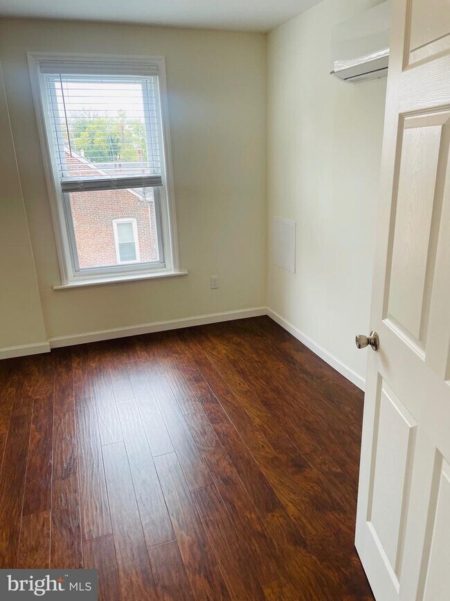 Building Photo - 442 W Hanover St