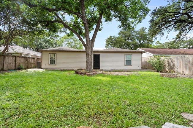 Building Photo - 7727 Barberton Dr