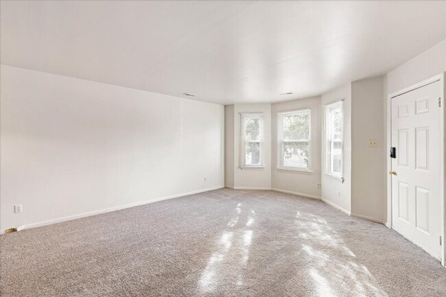 Building Photo - 13 Hamlet Ct