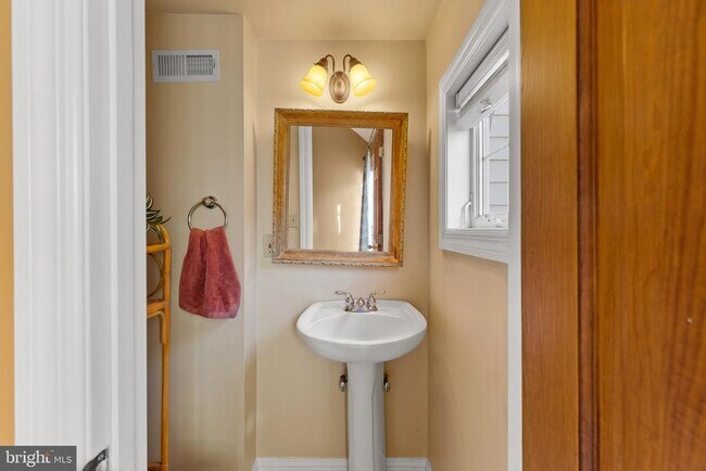 Building Photo - 3205 Hudson St