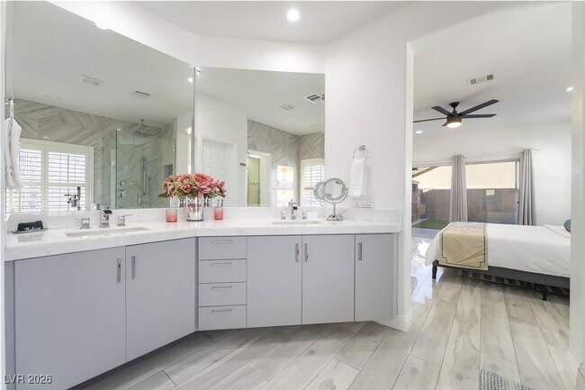 Building Photo - 2076 E Wigwam Ave