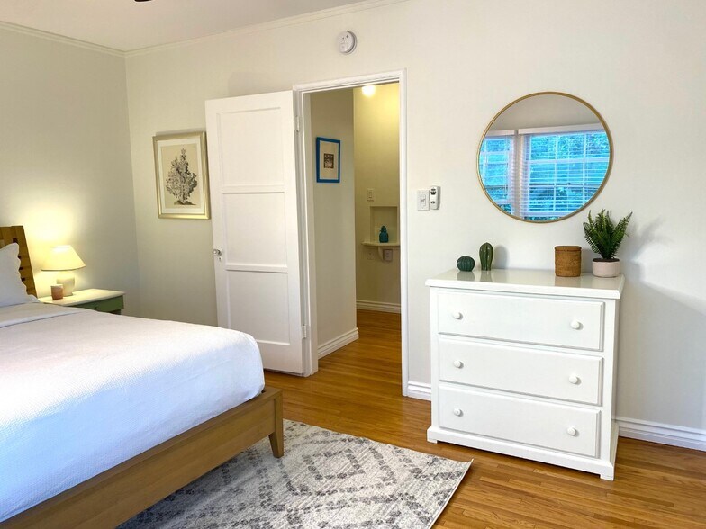 Bedroom 1 - 1286 Devon Ave