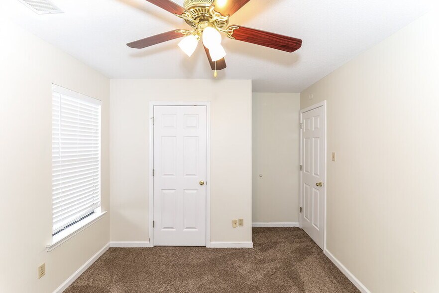 Building Photo - 4005 Eagle Ridge Ln