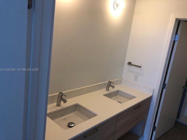 Building Photo - 16385 Biscayne Blvd