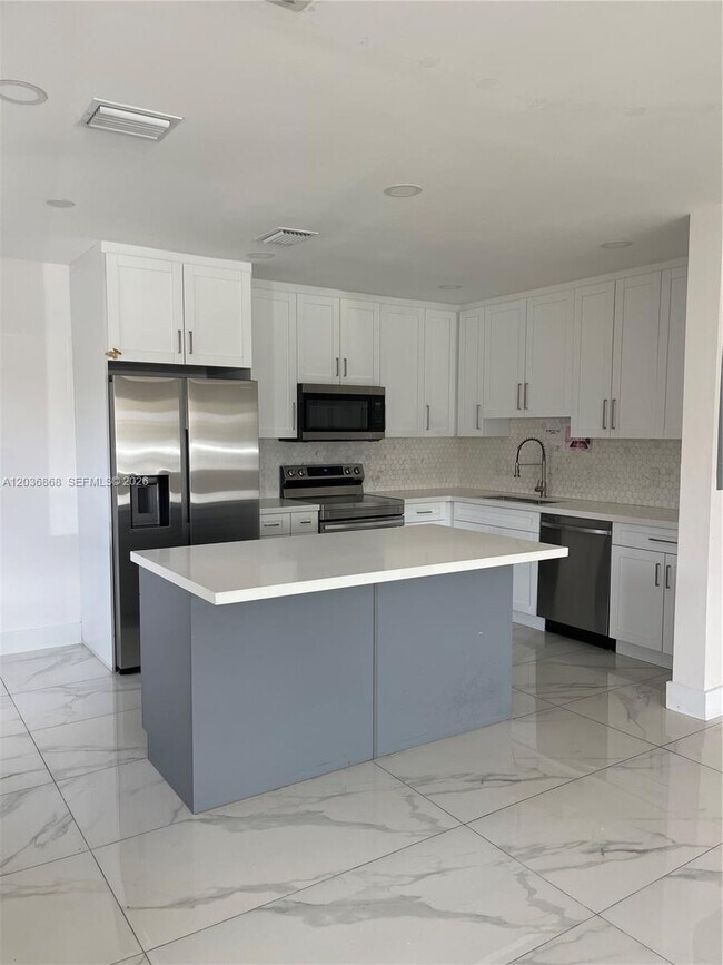 Building Photo - 31 SW 67th Ct