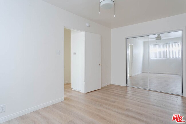 Building Photo - 758 N Hudson Ave