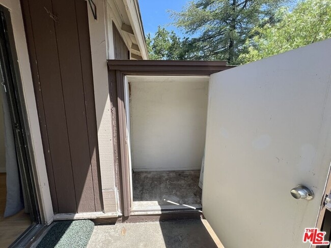 Building Photo - 28549 Conejo View Dr