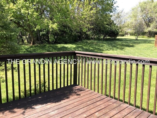 Building Photo - 1811 Meadows Ct