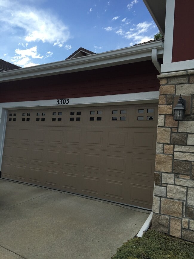 Building Photo - Beautiful + Bright Broadlands Condo for Lease!