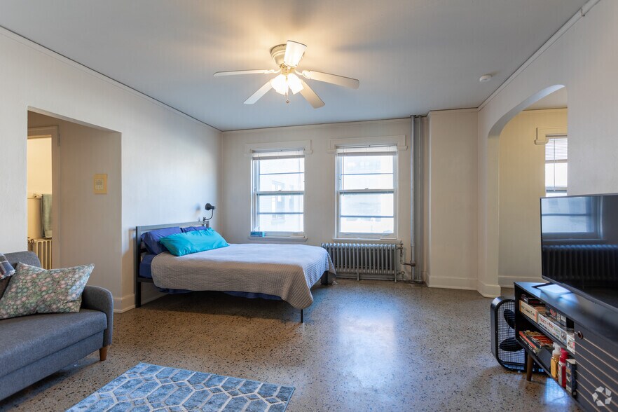 The Ardmore Apartments 711 16th St Milwaukee WI 53233 Apartment Finder