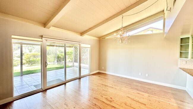 Building Photo - Lovely, Open Floor Plan, Single Story Located in the Desirable Live Oak Estates of Fallbrook!