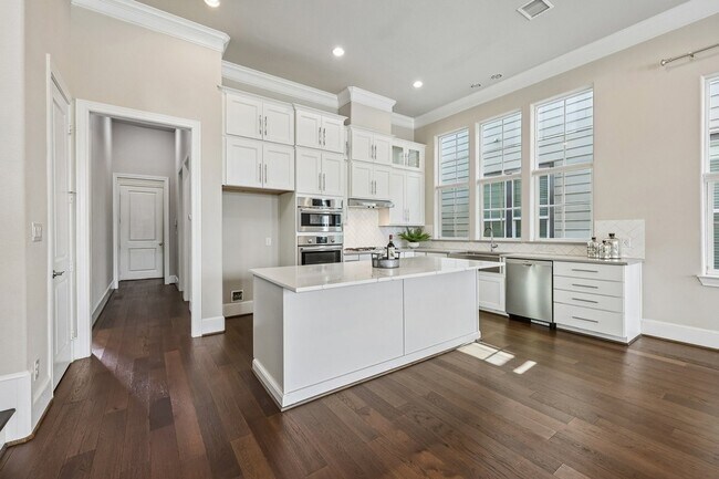 Building Photo - 708 Wooster Ln