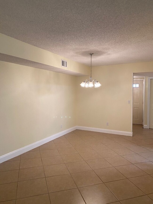 Building Photo - 55+ community 2 BED 2 BATH  in High Point of Fort Pierce