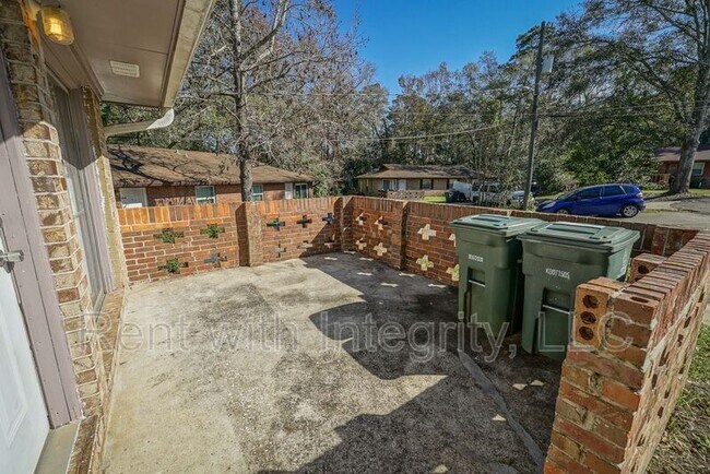 Building Photo - 2304 Hartsfield Ct