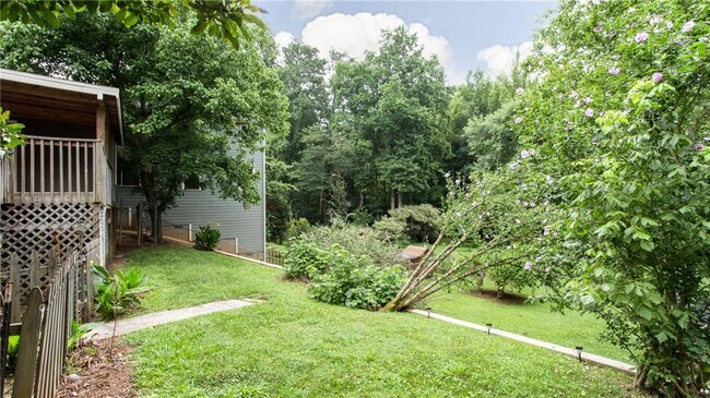 Building Photo - 1640 Belle Isle Cir NE