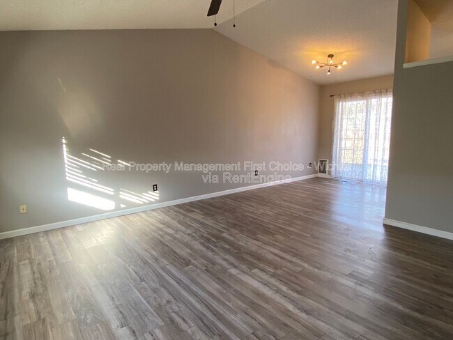 Building Photo - 10802 W Carr Ave