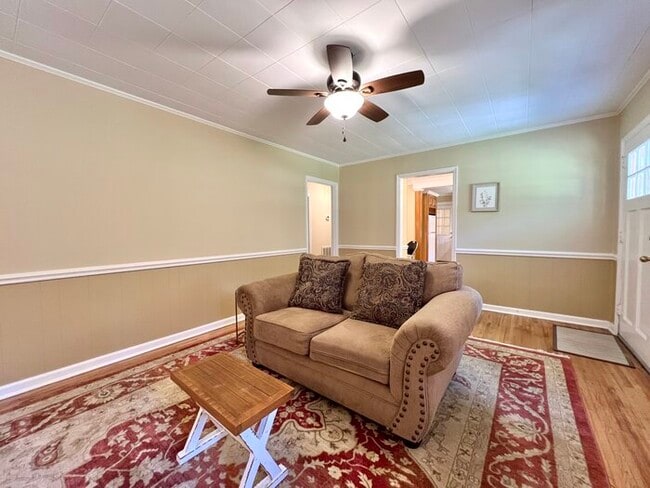 Building Photo - 1266 Pinecrest Dr