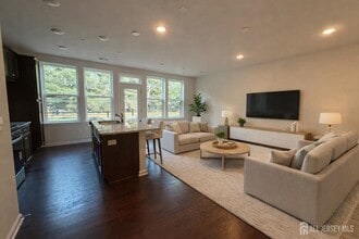 Building Photo - 616 Sadie Cir