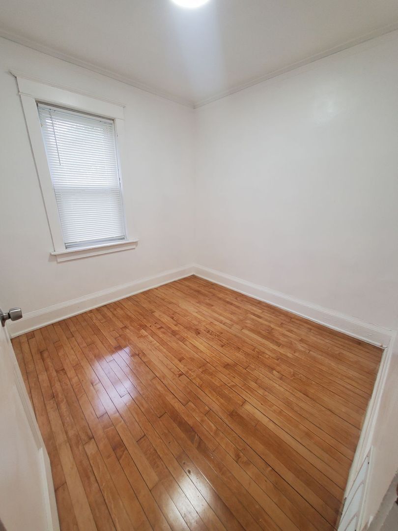 Building Photo - 3110 W Cameron Ave