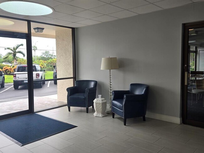 Building Photo - 7100 Sunshine Skyway Ln S